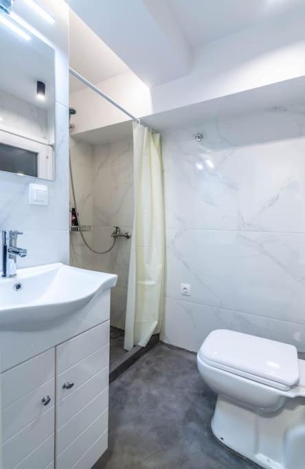 City Stroll Apartment Athens Ngoại thất bức ảnh